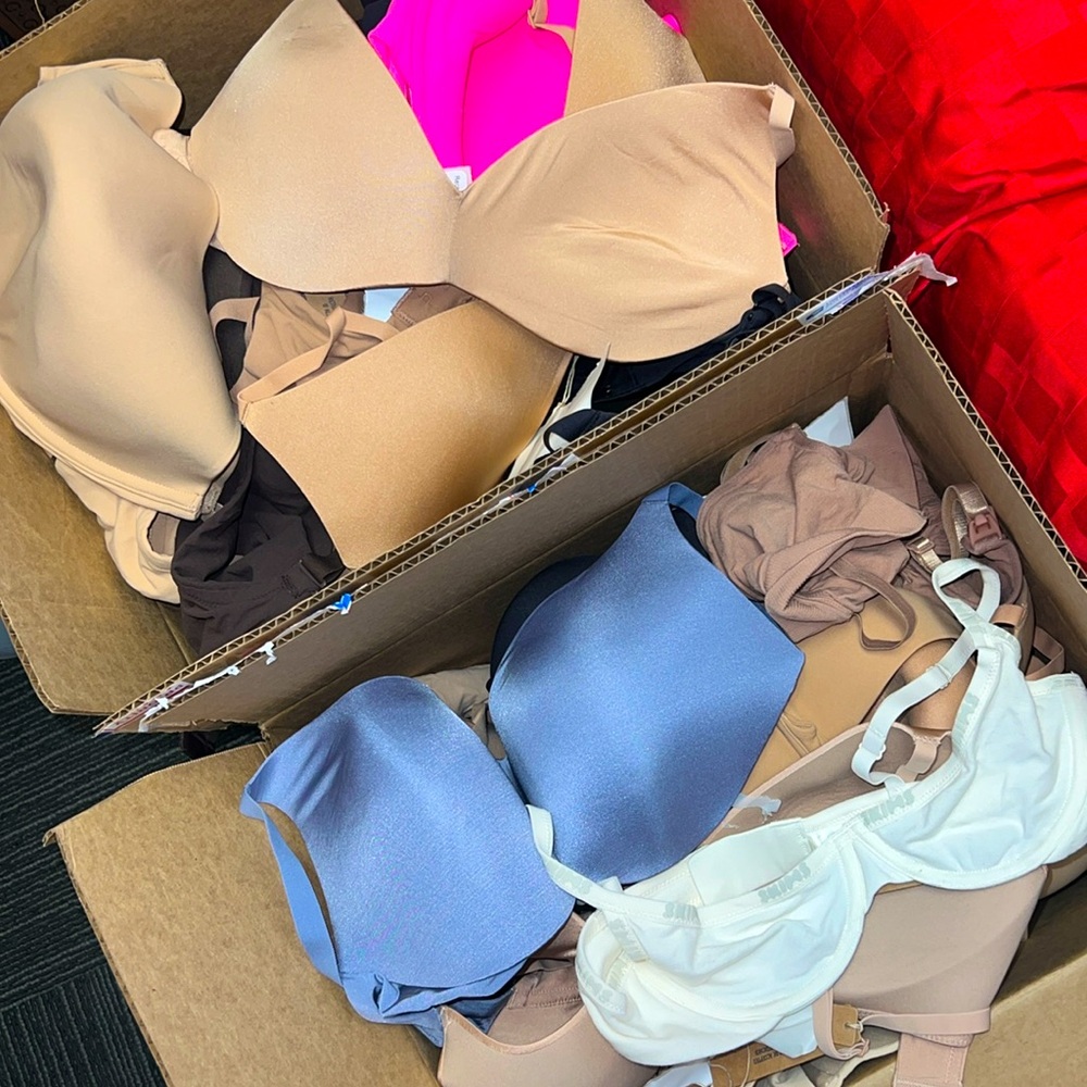 SKIMS BRA FLASH SALE!!!🤎🔌 VARIETY OF SIZES AND STYLES NWT/NWOT! - Picture 9 of 10